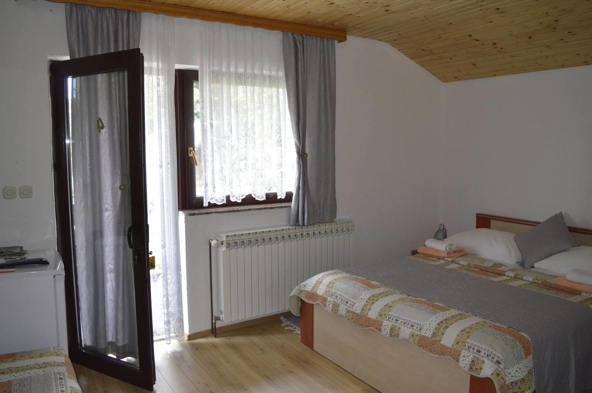 House Jelena Seliste Dreznicko Exterior foto